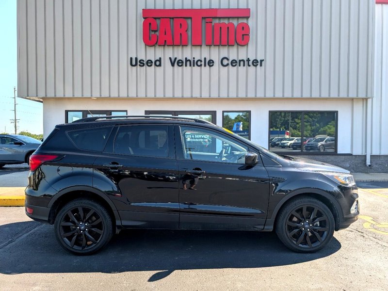 Used 2019 Ford Escape SE image 1