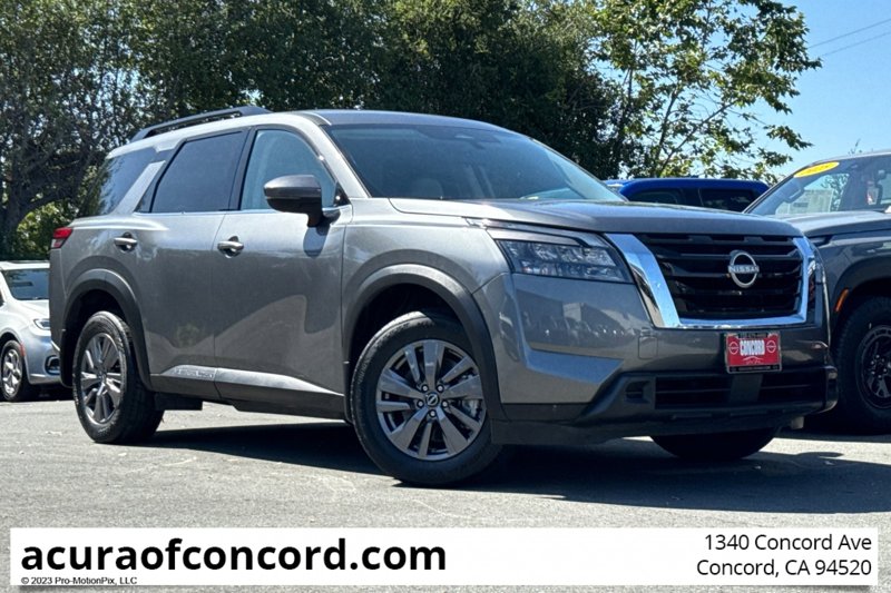 Used 2024 Nissan Pathfinder SV image 1
