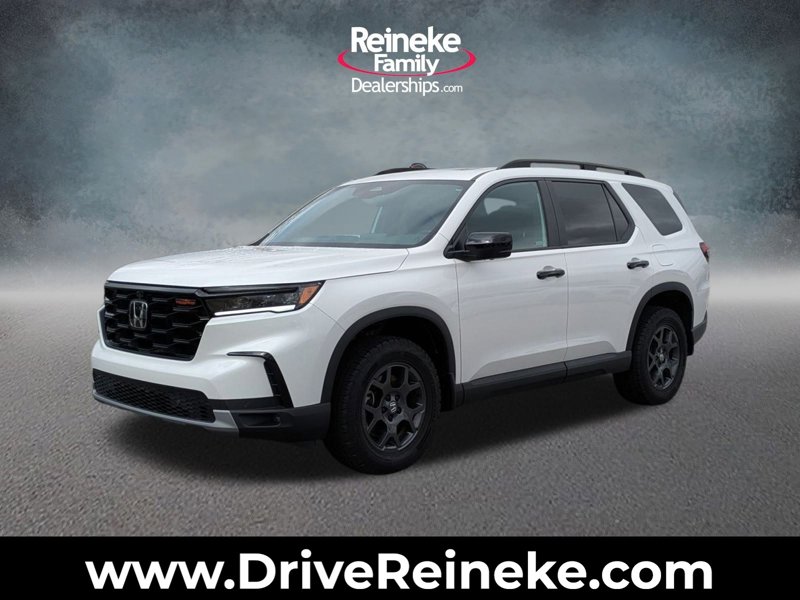 Certified 2025 Honda Pilot TrailSport image 1