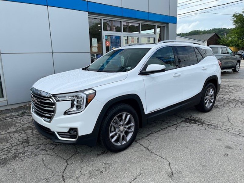 Certified 2024 GMC Terrain SLT w/ Infotainment Package II image 1