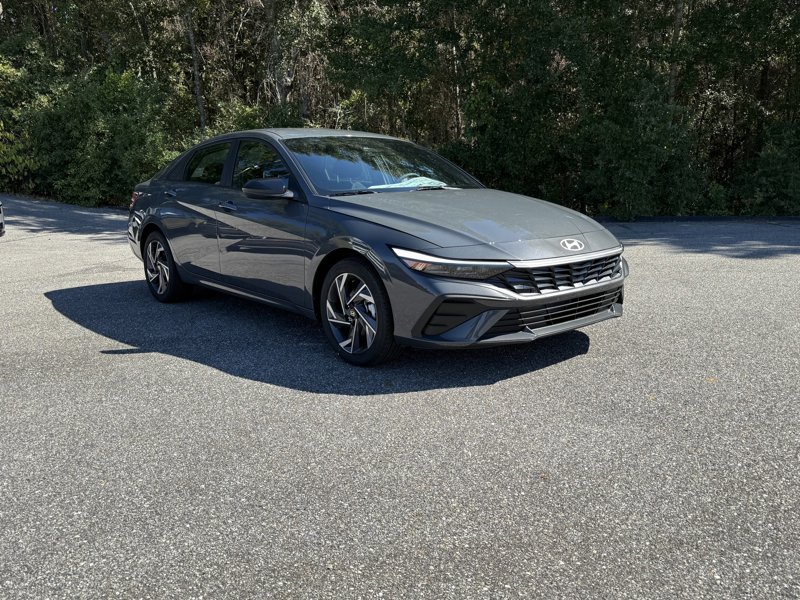 Certified 2025 Hyundai Elantra Sport image 1
