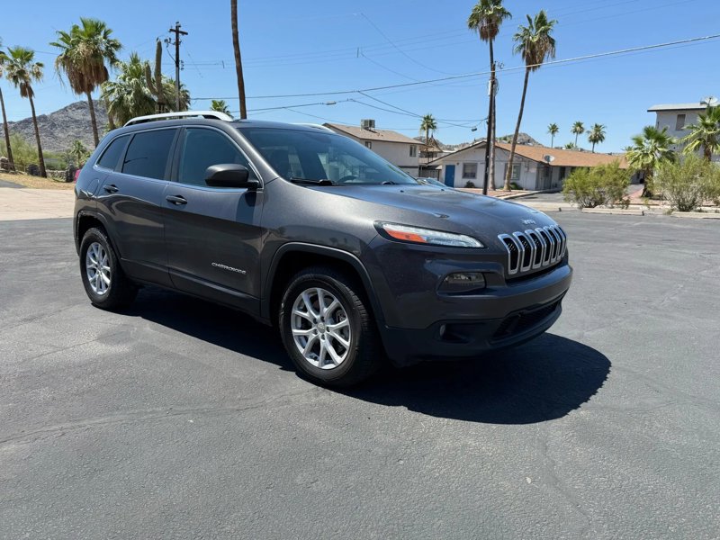 Used 2018 Jeep Cherokee Latitude Plus image 1