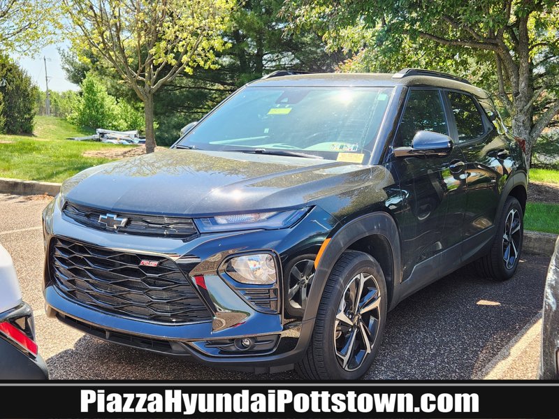 Used 2022 Chevrolet TrailBlazer RS w/ Sun and Liftgate Package image 1