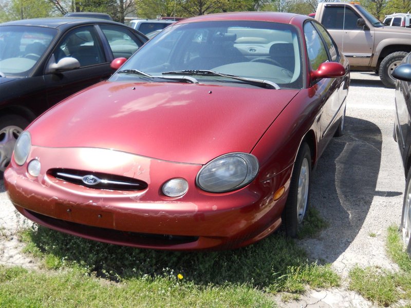 Used 1999 Ford Taurus SE image 1