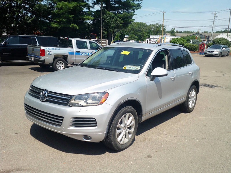 Used 2013 Volkswagen Touareg Sport image 1