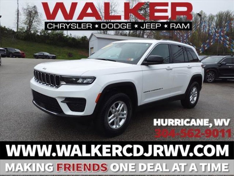 Certified 2023 Jeep Grand Cherokee Laredo image 1
