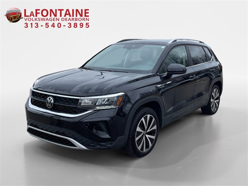 Certified 2024 Volkswagen Taos SE image 1