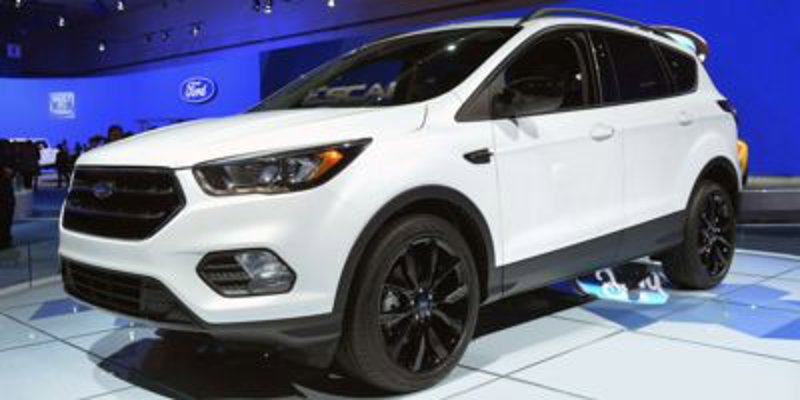 Used 2018 Ford Escape SE w/ SE Sync 3 Package image 1