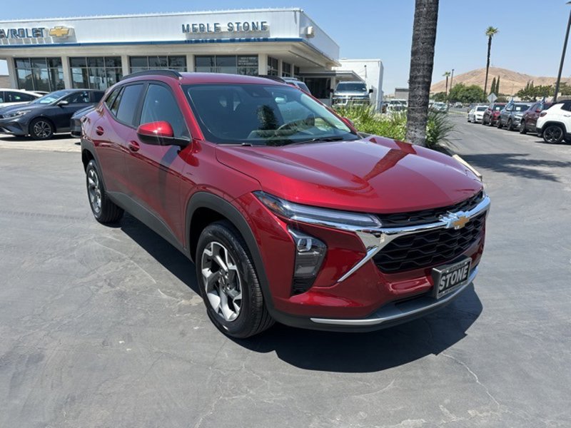 Used 2025 Chevrolet Trax LT w/ Driver Confidence Package image 1