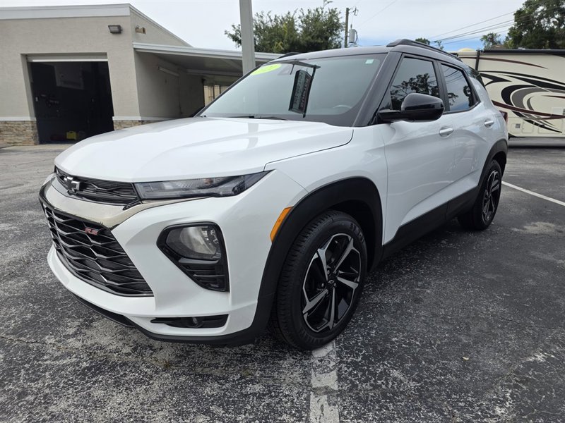 Used 2021 Chevrolet TrailBlazer RS w/ Sun and Liftgate Package image 1
