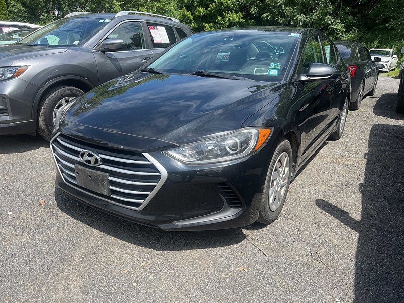 Used 2017 Hyundai Elantra SE image 1