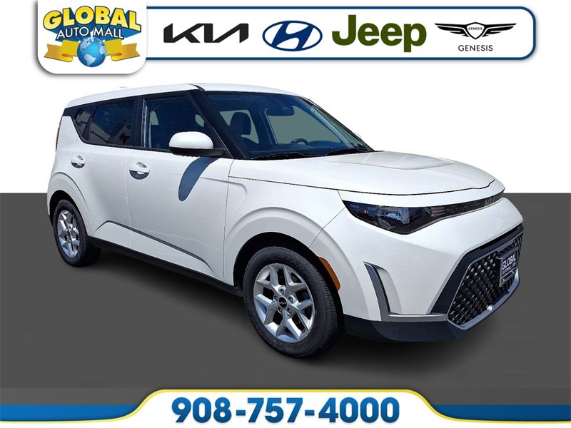 Used 2023 Kia Soul LX w/ LX Technology Package image 1