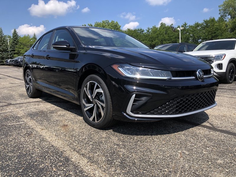 New 2025 Volkswagen Jetta SEL image 1