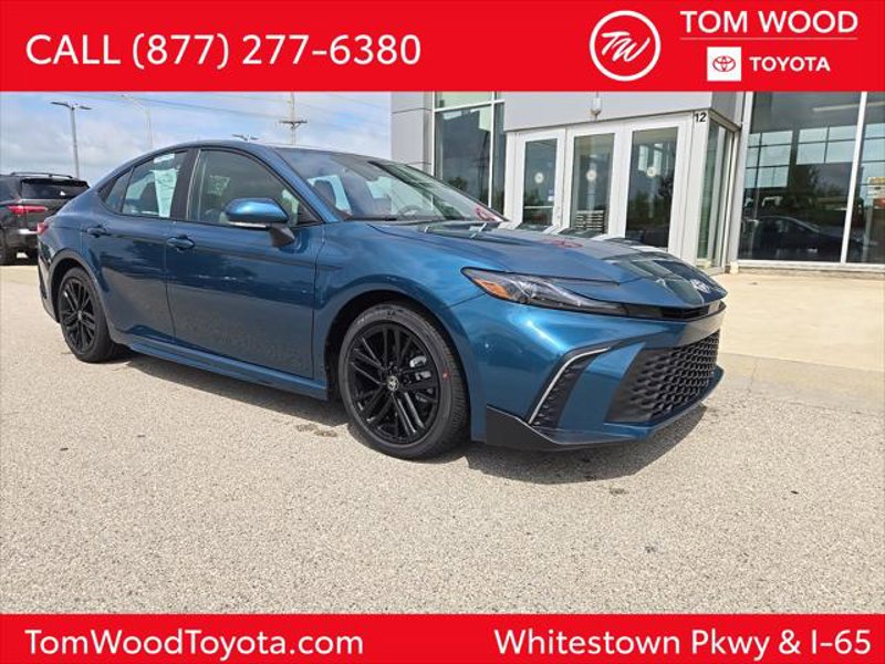 Certified 2025 Toyota Camry SE image 1