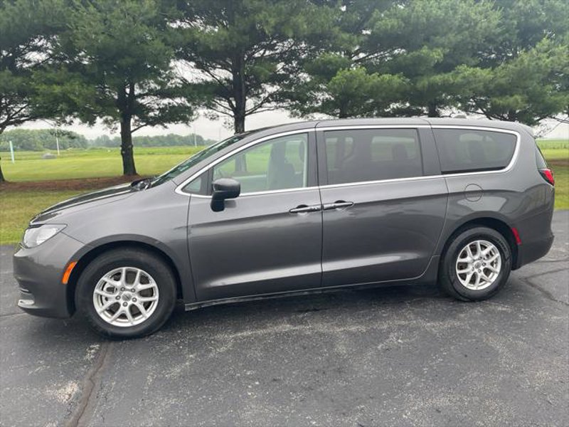 Certified 2022 Chrysler Voyager LX image 1