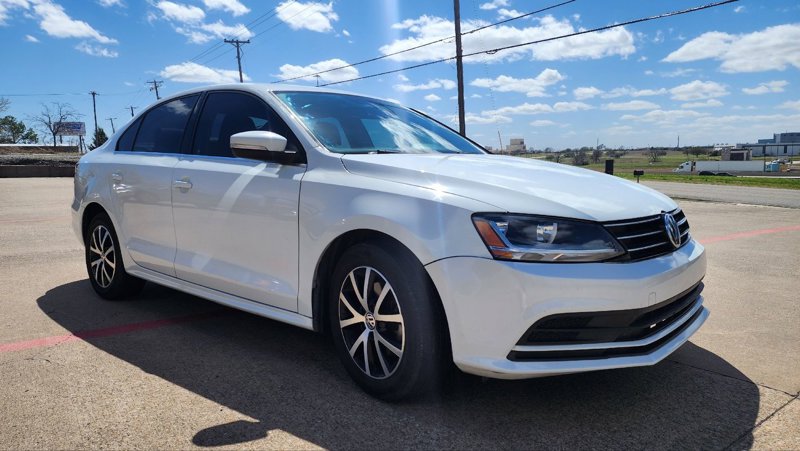 Used 2017 Volkswagen Jetta SE image 1