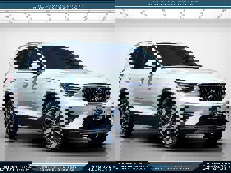 Certified 2025 Volvo XC40 B5 Plus image 1