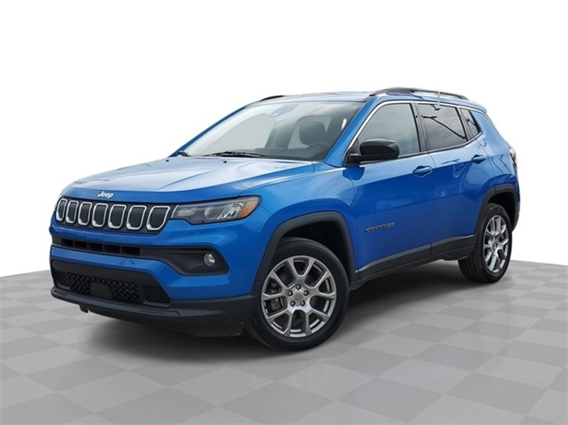 Used 2022 Jeep Compass Latitude image 1
