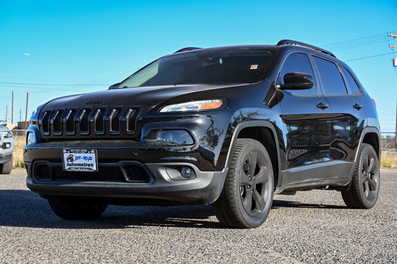 Used 2018 Jeep Cherokee Latitude w/ Altitude Package image 1