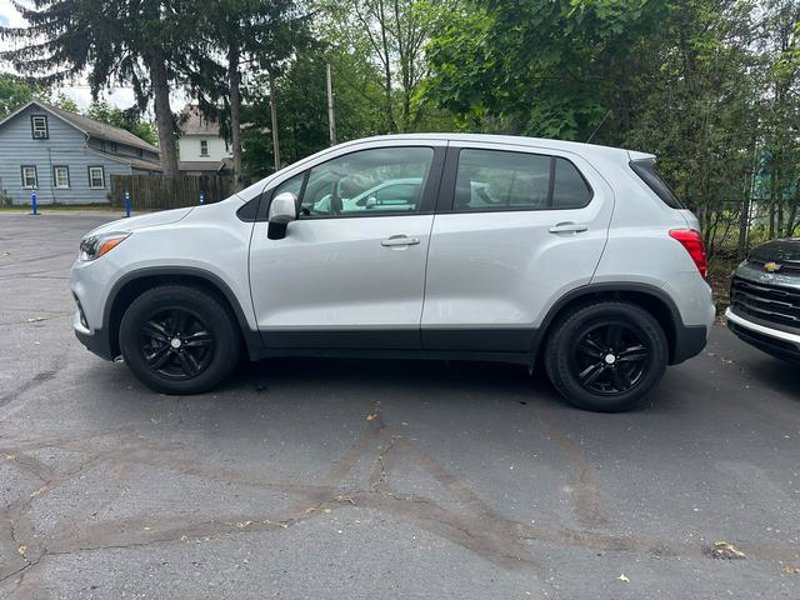 Used 2020 Chevrolet Trax LS image 1