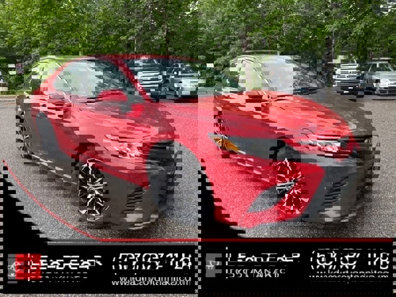 Certified 2020 Toyota Camry SE image 1
