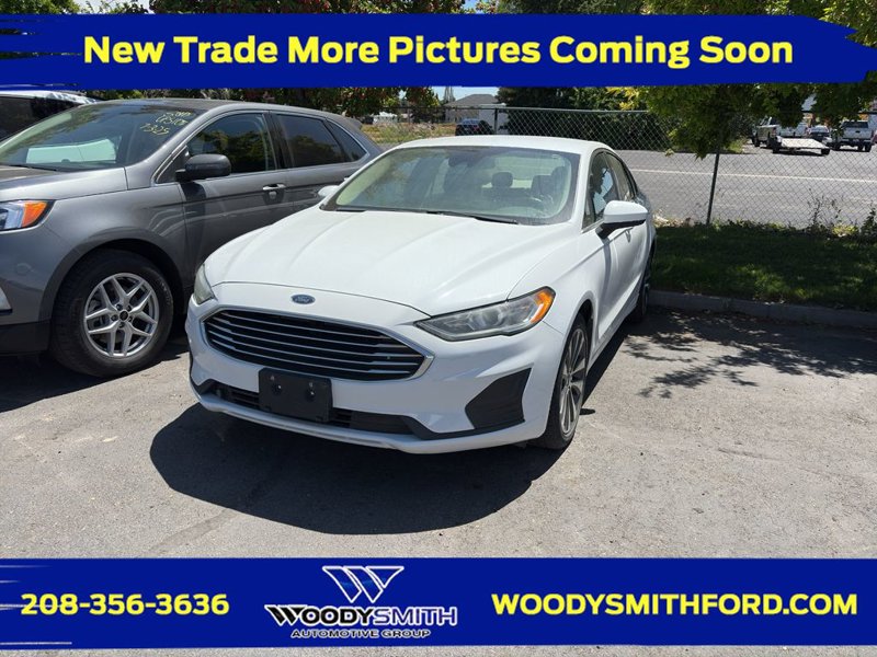 Used 2019 Ford Fusion SE image 1