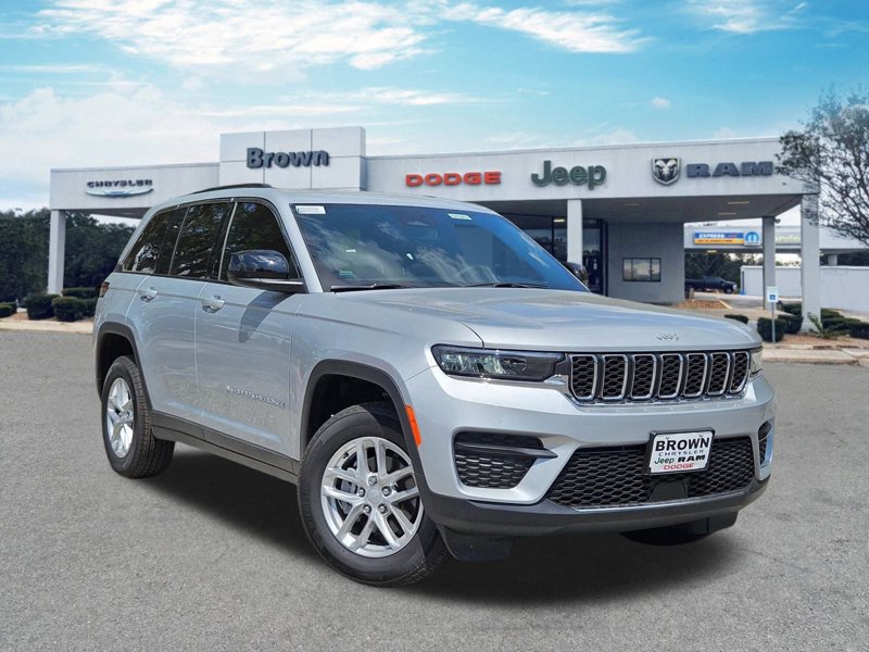 Certified 2024 Jeep Grand Cherokee Laredo X image 1