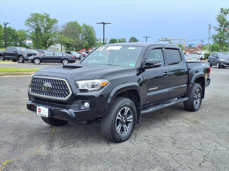 Certified 2018 Toyota Tacoma TRD Sport image 1