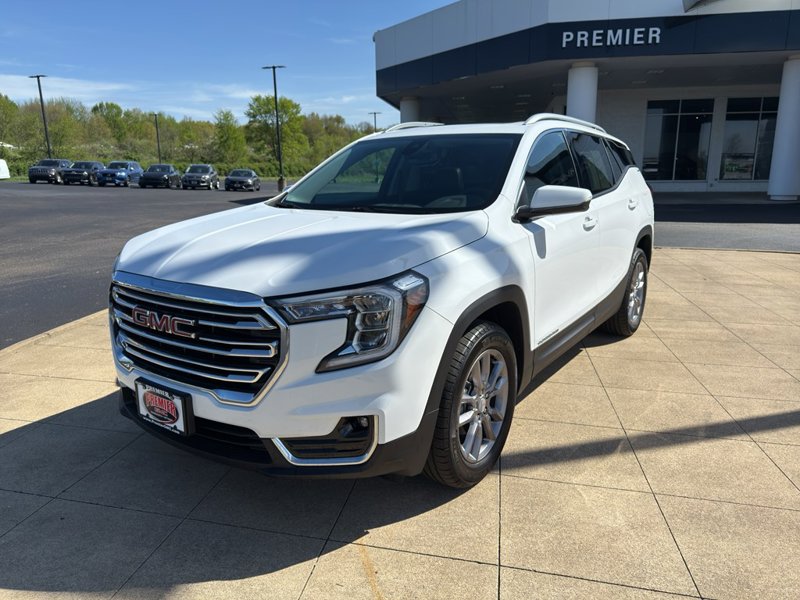 Certified 2024 GMC Terrain SLT w/ Infotainment Package II image 1