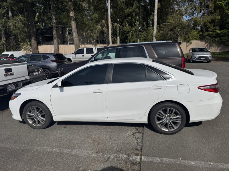 Used 2017 Toyota Camry image 1