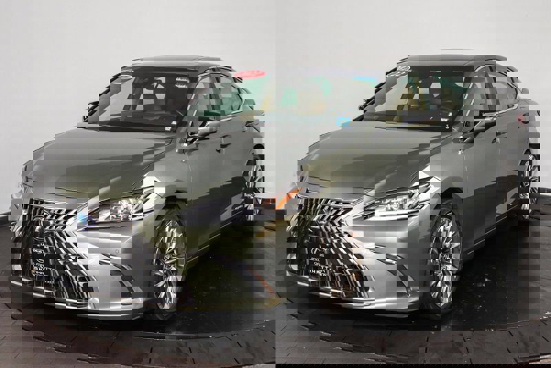 Certified 2022 Lexus ES 300h w/ Luxury Package image 1