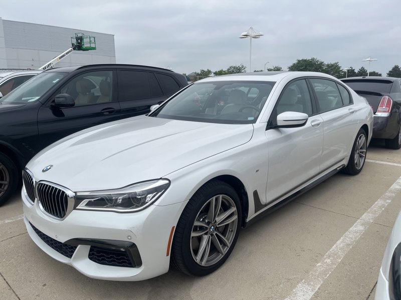 Used 2016 BMW 750i xDrive image 1