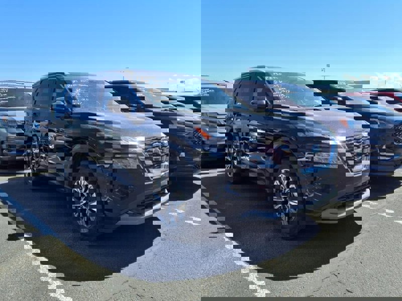 Used 2021 Nissan Rogue SV image 1