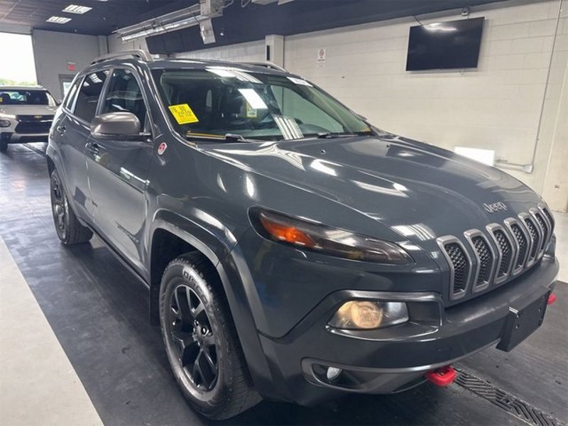 Used 2016 Jeep Cherokee Trailhawk w/ Comfort/Convenience Group image 1