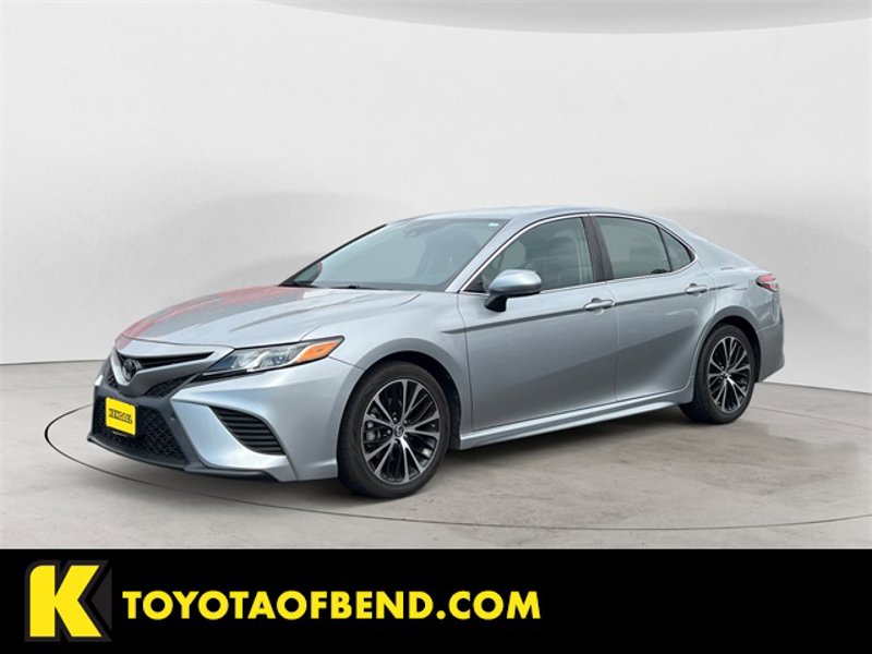 Used 2018 Toyota Camry LE image 1