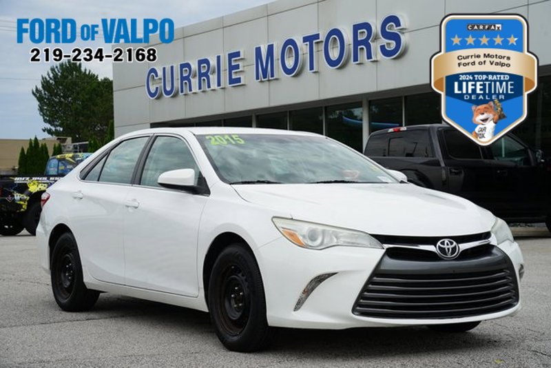 Used 2015 Toyota Camry LE image 1