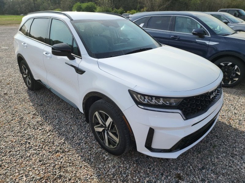 Certified 2023 Kia Sorento S image 1