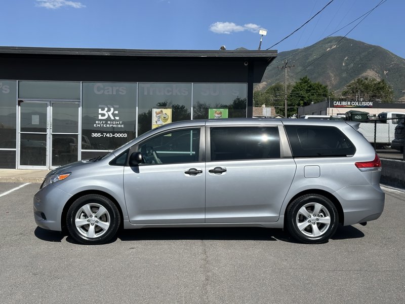 Used 2014 Toyota Sienna L image 1