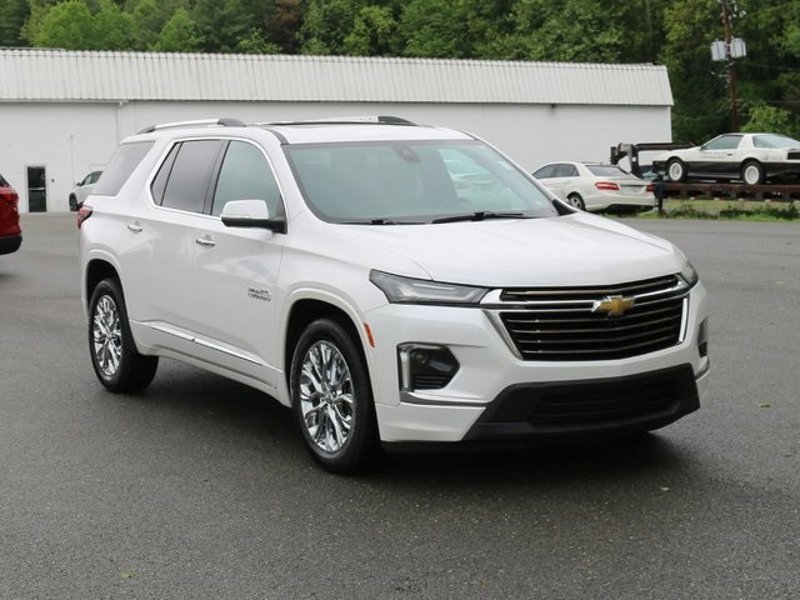 Certified 2023 Chevrolet Traverse High Country w/ LPO, Floor Liner Package image 1