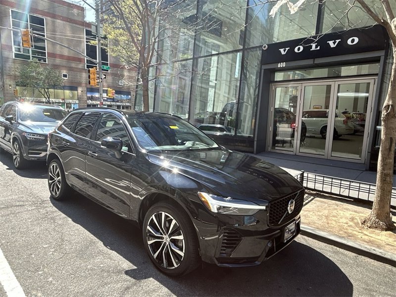 Certified 2023 Volvo XC60 T8 Plus image 1