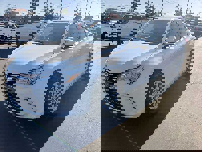 Used 2015 Toyota Camry LE image 1