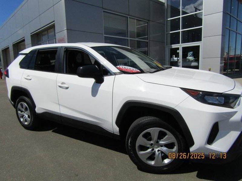 Certified 2022 Toyota RAV4 LE image 1