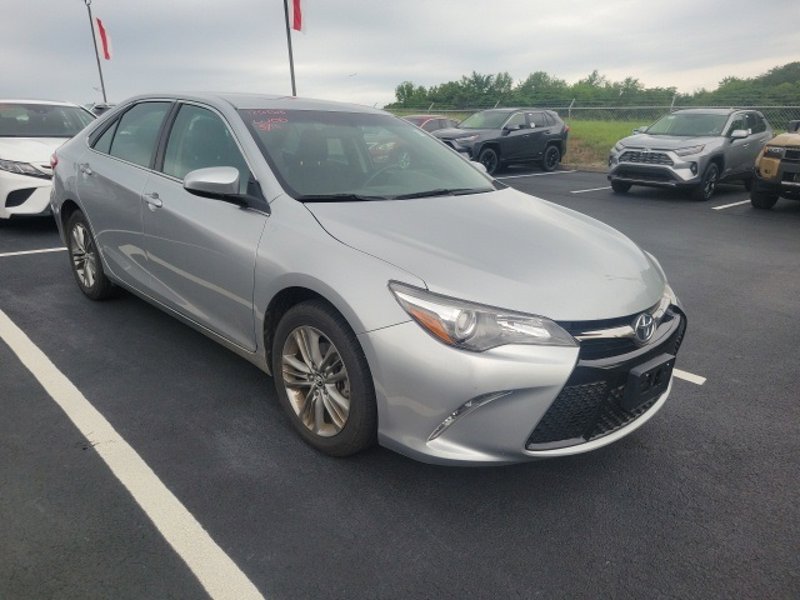 Used 2017 Toyota Camry SE image 1