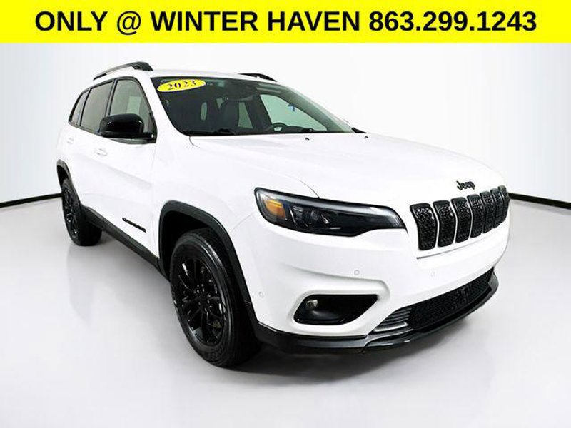 Certified 2023 Jeep Cherokee Altitude Lux image 1