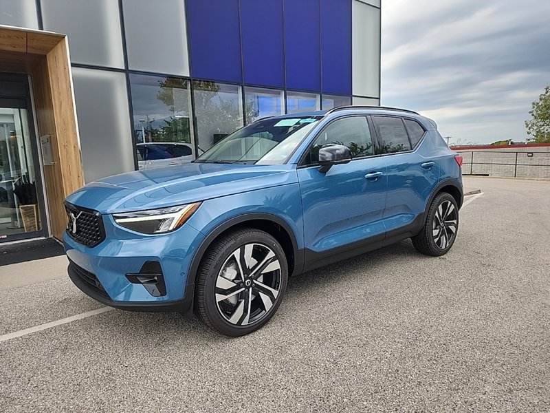 Certified 2025 Volvo XC40 B5 Plus w/ Climate Package image 1