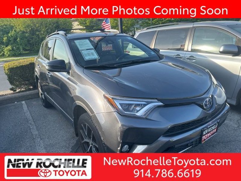 Used 2017 Toyota RAV4 SE image 1