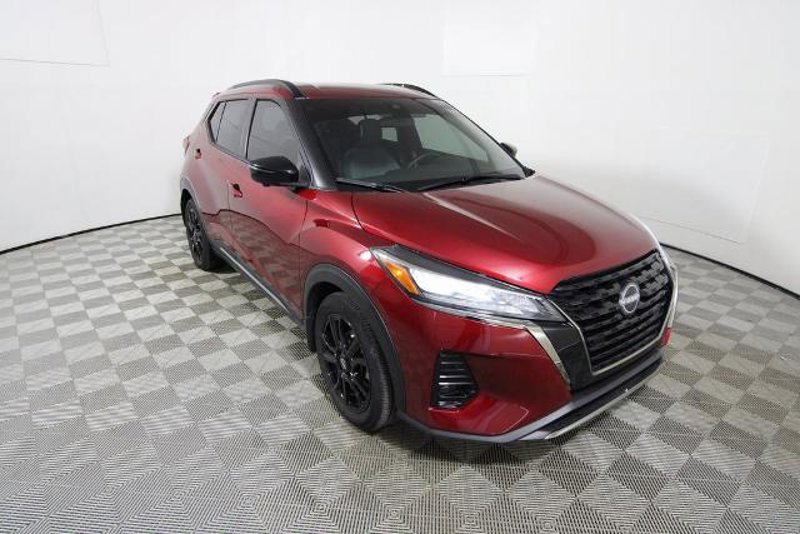Certified 2023 Nissan Kicks SR image 1