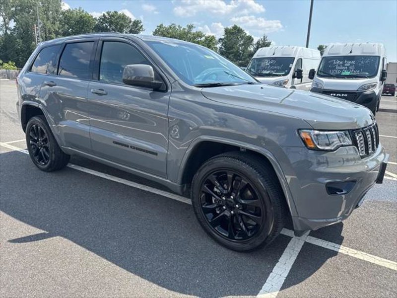 Certified 2021 Jeep Grand Cherokee Laredo X image 1
