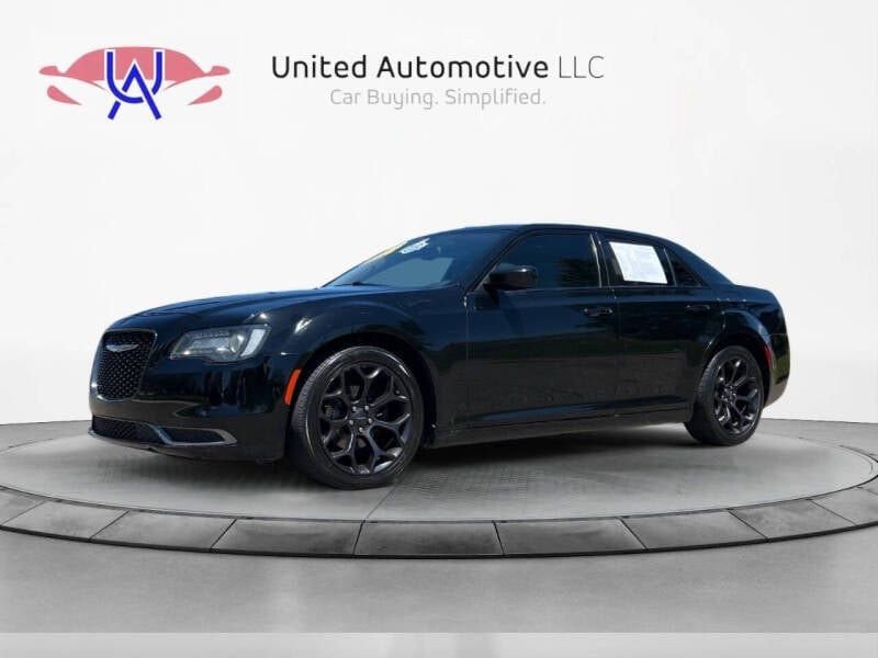 Used 2019 Chrysler 300 Touring w/ Sport Appearance Package image 1