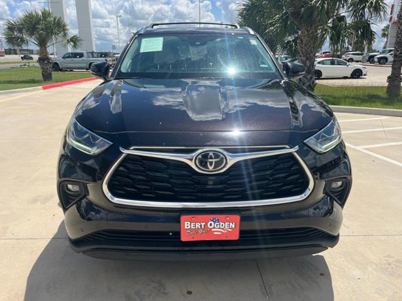 Certified 2022 Toyota Highlander Limited image 1